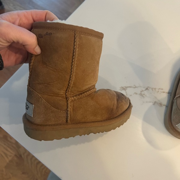 Used uggs - Picture 6 of 8